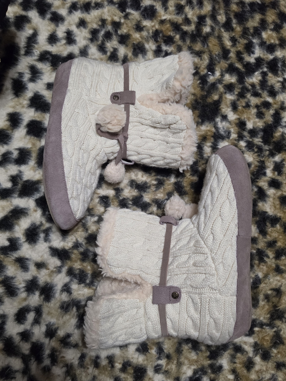 Bearpaw Trista Cable Knit Suede Slipper Booties Cream Size 9
